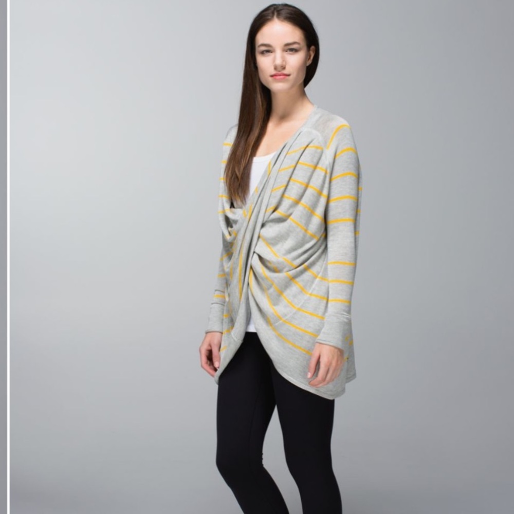 Lululemon Twist & Wrap
Pop Stripe Heathered Light Grey Bananarama Heathered Grey